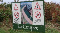 sign 
La Coupee